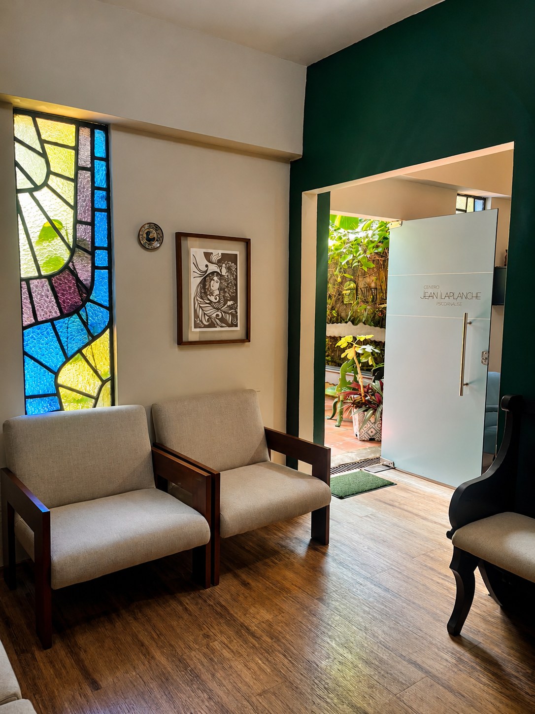Ambiente interno acolhedor do Centro Jean Laplanche